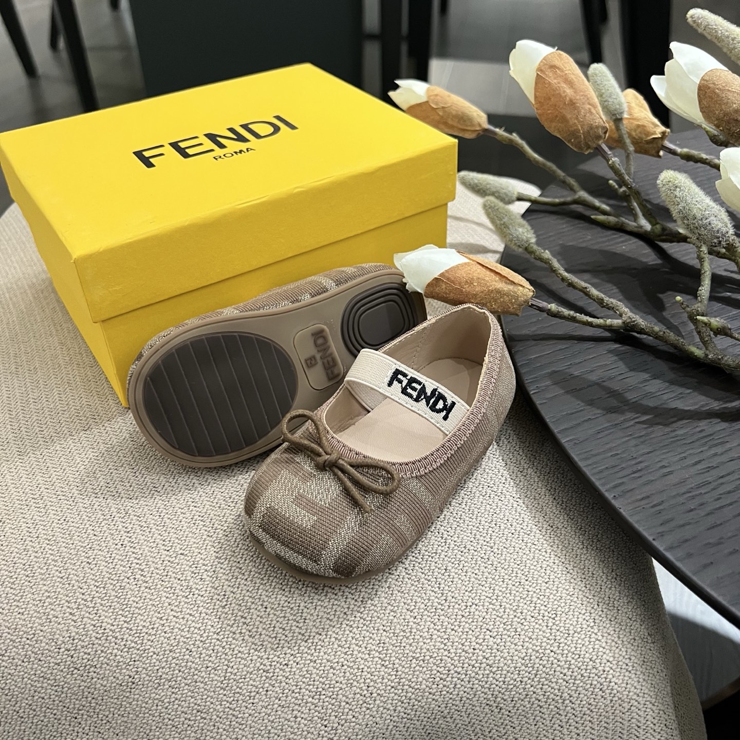 Children's shoes child